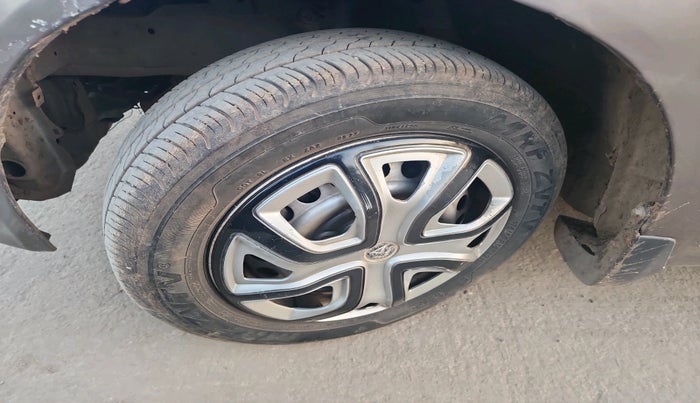 2013 Honda Brio E MT, Petrol, Manual, 1,15,120 km, tyre