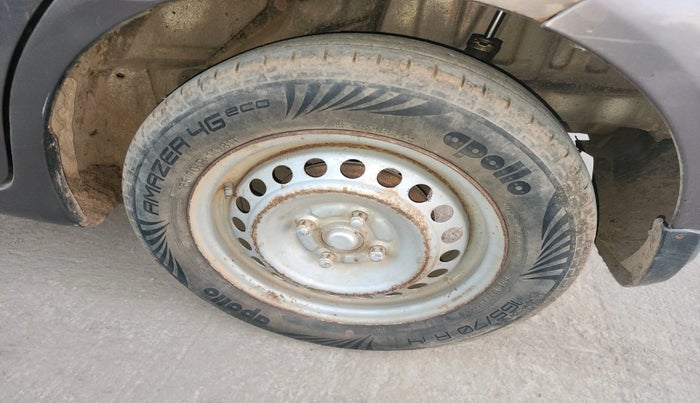 2013 Honda Brio E MT, Petrol, Manual, 1,15,120 km, tyre