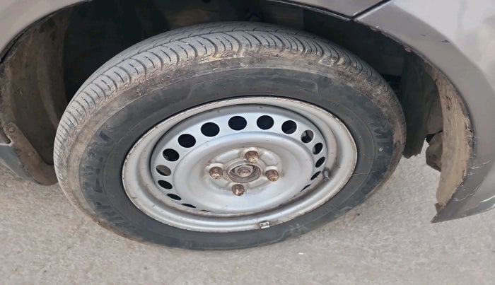 2013 Honda Brio E MT, Petrol, Manual, 1,15,120 km, tyre