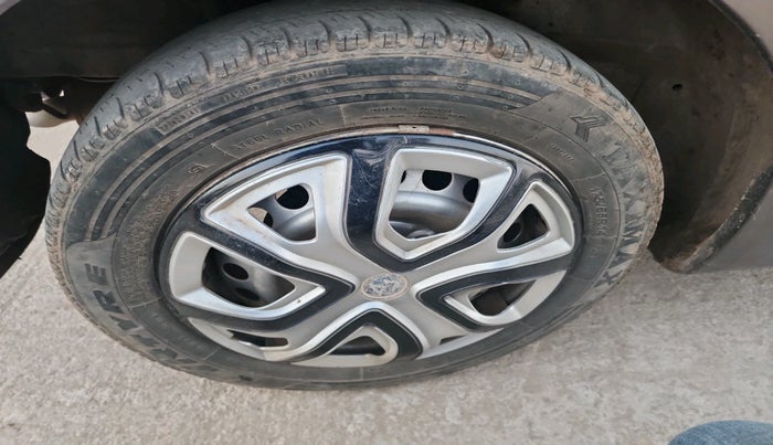 2013 Honda Brio E MT, Petrol, Manual, 1,15,120 km, tyre