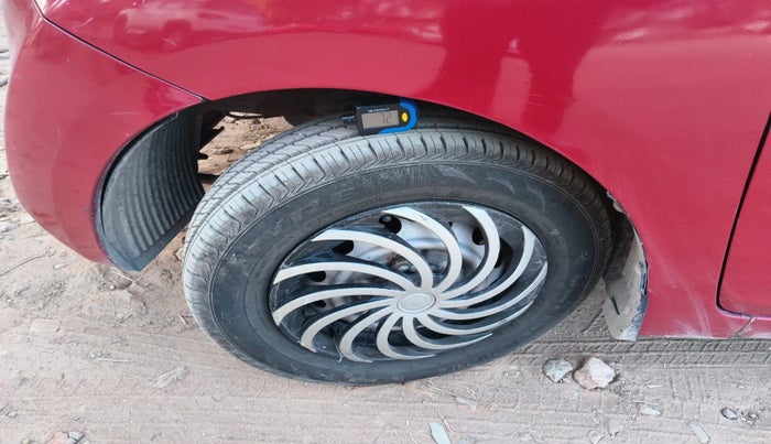 2015 Hyundai Eon ERA +, Petrol, Manual, 1,02,303 km, tyre