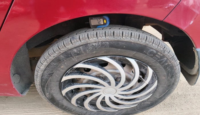 2015 Hyundai Eon ERA +, Petrol, Manual, 1,02,303 km, tyre