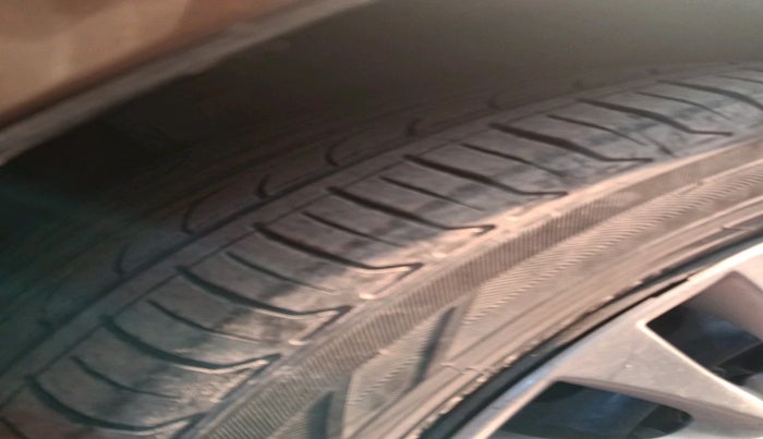 2016 Maruti Ciaz VDI SHVS, Diesel, Manual, 99,704 km, tyre