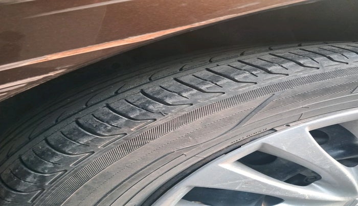 2016 Maruti Ciaz VDI SHVS, Diesel, Manual, 99,704 km, tyre