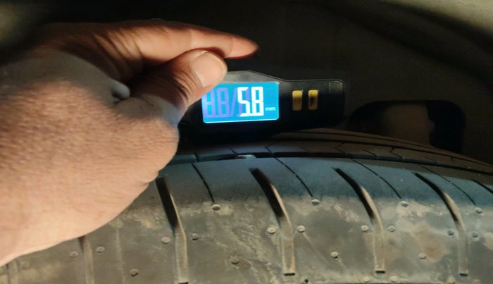 2021 Mahindra XUV300 W4 1.2 PETROL, Petrol, Manual, 73,889 km, tyre