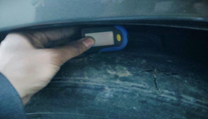 2012 Toyota Innova 2.5 GX 7 STR, Diesel, Manual, 1,44,547 km, tyre