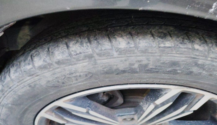 2012 Toyota Innova 2.5 GX 7 STR, Diesel, Manual, 1,44,547 km, tyre