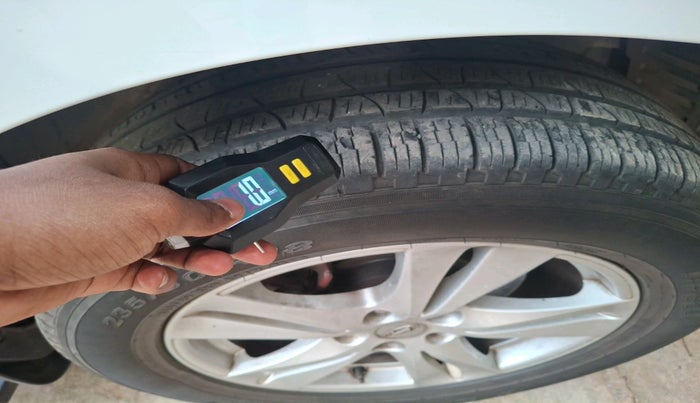 2013 Hyundai Santa Fe 4 WD AT, Diesel, Automatic, 60,098 km, tyre