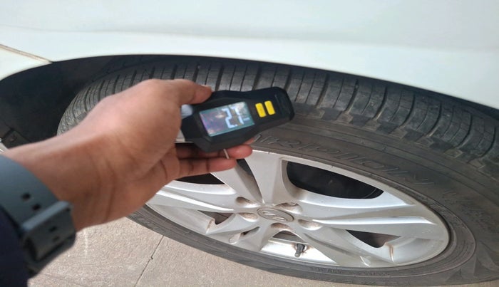 2013 Hyundai Santa Fe 4 WD AT, Diesel, Automatic, 60,098 km, tyre