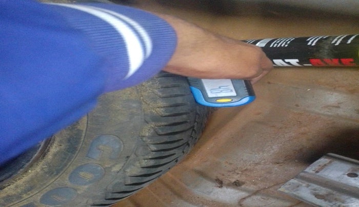 2013 Honda City 1.5L I-VTEC S MT, Petrol, Manual, 1,39,914 km, tyre