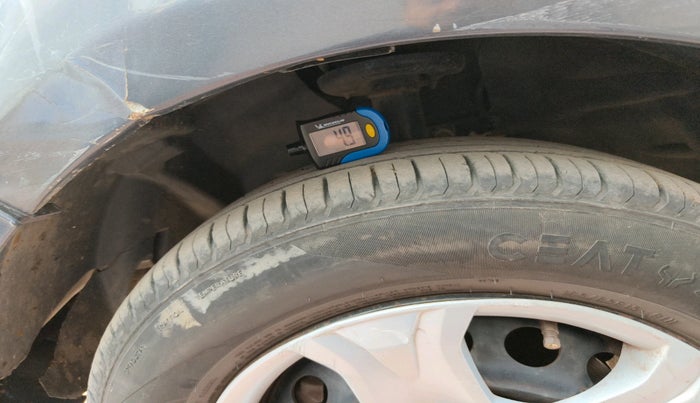 2015 Ford Ecosport TREND 1.5L PETROL, CNG, Manual, 1,27,100 km, tyre