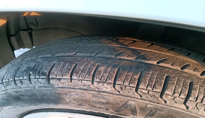 2016 Maruti Wagon R 1.0 LXI CNG, CNG, Manual, 56,391 km, tyre