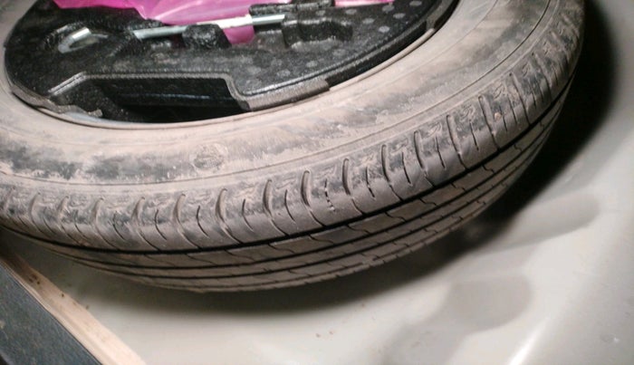 2020 Maruti Vitara Brezza LXI, Petrol, Manual, 22,413 km, tyre