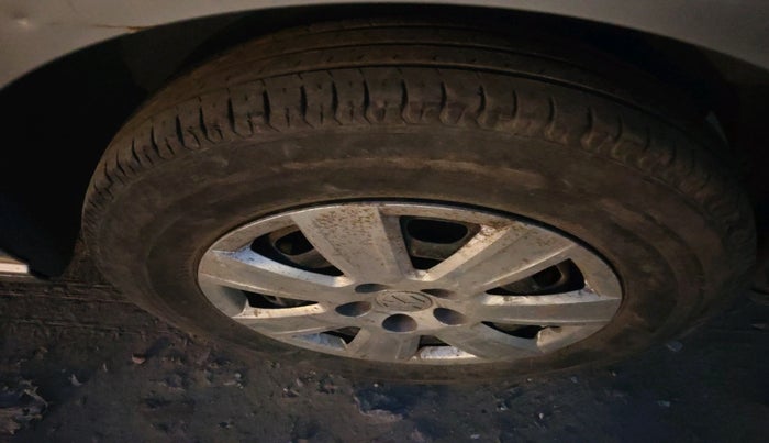 2012 Volkswagen Vento TRENDLINE 1.6, Petrol, Manual, 83,393 km, tyre