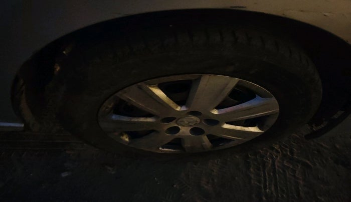 2012 Volkswagen Vento TRENDLINE 1.6, Petrol, Manual, 83,393 km, tyre