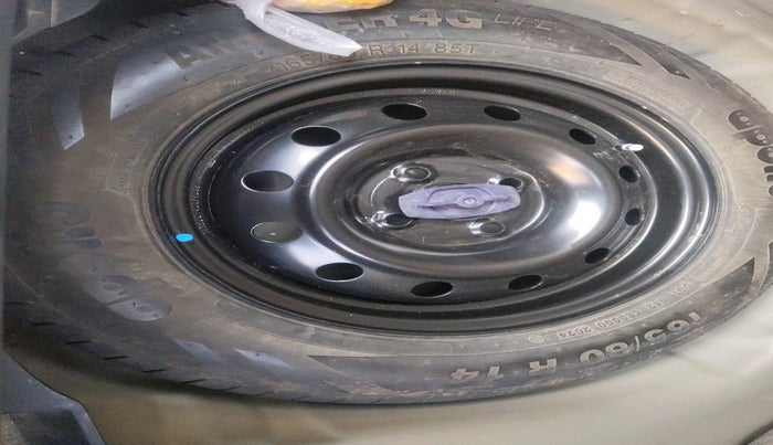 2019 Maruti Swift VXI, Petrol, Manual, 36,500 km, tyre