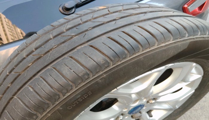 2015 Ford Ecosport TITANIUM 1.0L ECOBOOST, Petrol, Manual, 77,523 km, tyre