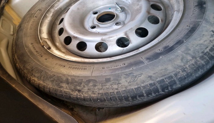 2016 Maruti Swift LXI, Petrol, Manual, 80,684 km, tyre