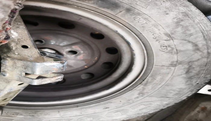 2012 Hyundai Eon ERA +, Petrol, Manual, 1,10,503 km, tyre