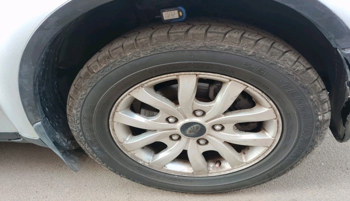 2015 Mahindra XUV500 W8, Diesel, Manual, 75,980 km, tyre