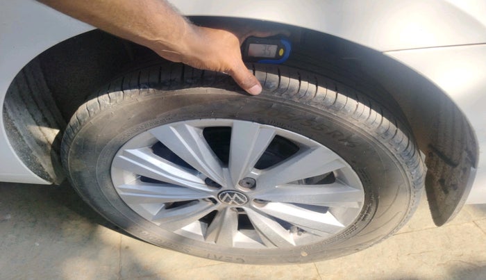 2024 Volkswagen VIRTUS HIGHLINE TSI 1.0 AT, Petrol, Automatic, 41,915 km, tyre