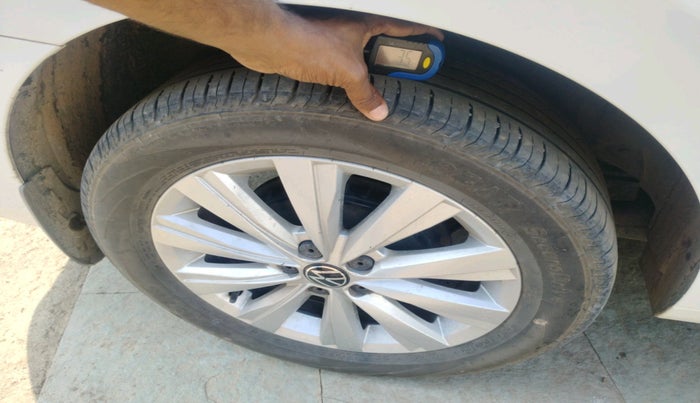 2024 Volkswagen VIRTUS HIGHLINE TSI 1.0 AT, Petrol, Automatic, 41,915 km, tyre