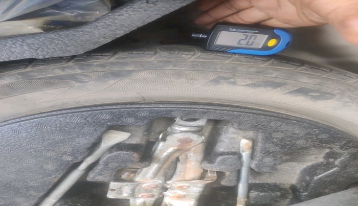 2016 Maruti Ciaz VDI SHVS, Diesel, Manual, 80,961 km, tyre