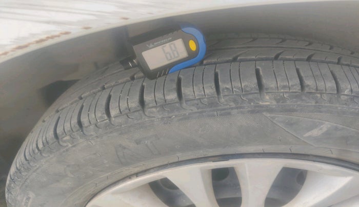 2016 Maruti Ciaz VDI SHVS, Diesel, Manual, 80,961 km, tyre