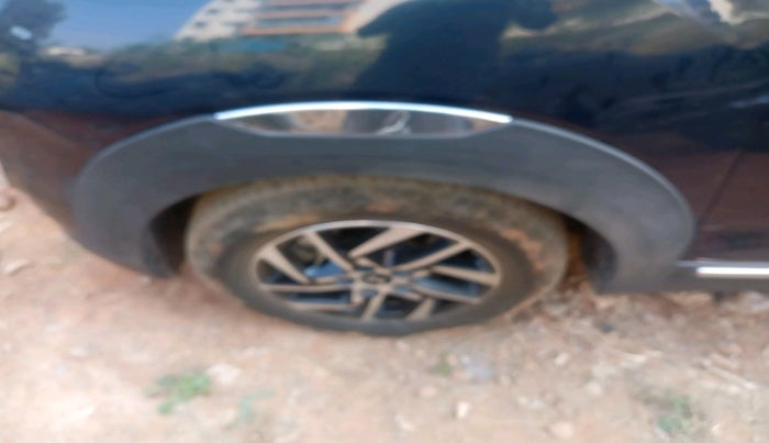 2024 Mahindra XUV 3XO AX5L 1.2 TGDi, Petrol, Manual, 15,603 km, tyre