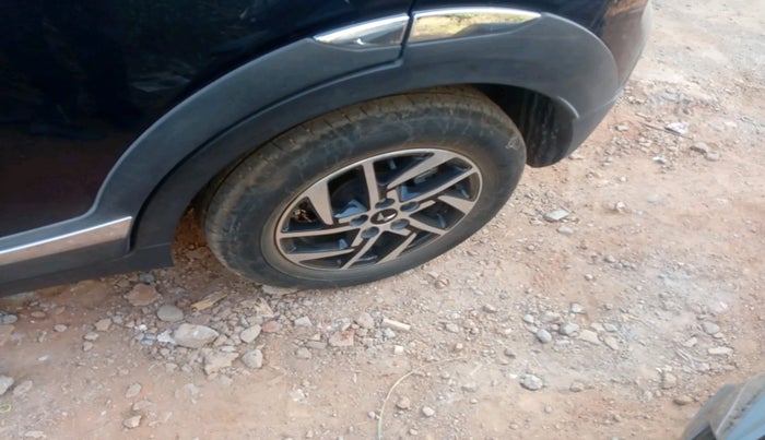 2024 Mahindra XUV 3XO AX5L 1.2 TGDi, Petrol, Manual, 15,603 km, tyre