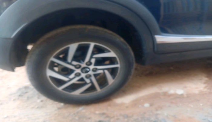 2024 Mahindra XUV 3XO AX5L 1.2 TGDi, Petrol, Manual, 15,603 km, tyre