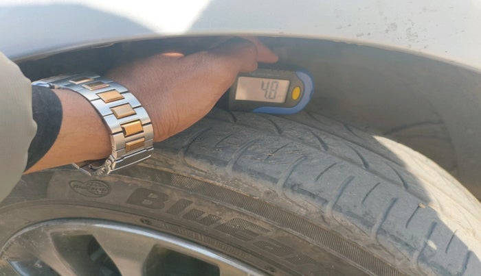 2015 Skoda Rapid AMBITION 1.6 MPI MT, Petrol, Manual, 1,04,778 km, tyre