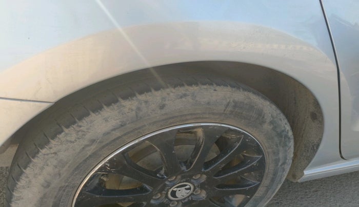 2015 Skoda Rapid AMBITION 1.6 MPI MT, Petrol, Manual, 1,04,778 km, tyre