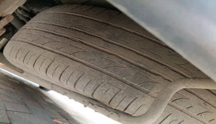 2016 Maruti Ertiga VXI CNG, Petrol, Manual, 1,35,005 km, tyre