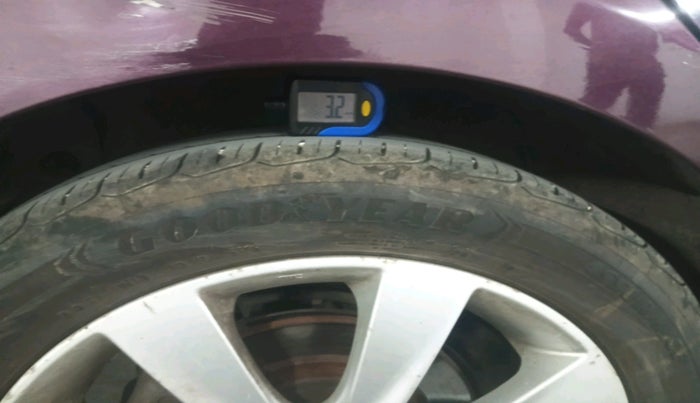 2011 Hyundai Verna FLUIDIC 1.6 CRDI SX, Diesel, Manual, 91,075 km, tyre