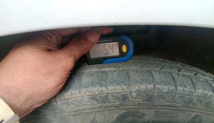 2013 Maruti Wagon R 1.0 LXI CNG, CNG, Manual, 91,140 km, tyre