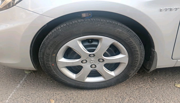 2013 Hyundai Verna FLUIDIC 1.6 VTVT EX, Petrol, Manual, 23,088 km, tyre