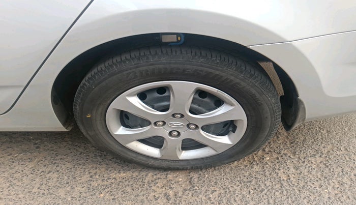 2013 Hyundai Verna FLUIDIC 1.6 VTVT EX, Petrol, Manual, 23,088 km, tyre