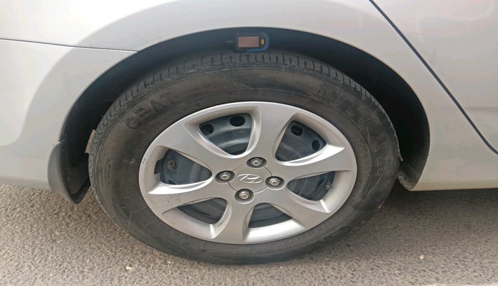 2013 Hyundai Verna FLUIDIC 1.6 VTVT EX, Petrol, Manual, 23,088 km, tyre