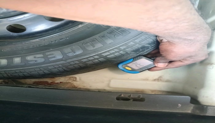 2011 Maruti Swift Dzire VXI, Petrol, Manual, 1,72,382 km, tyre