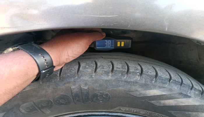 2015 Maruti Swift Dzire VDI, Diesel, Manual, 39,367 km, tyre