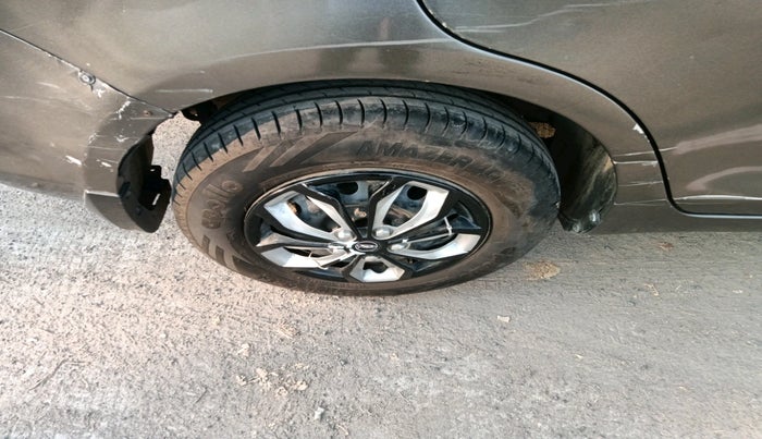 2015 Maruti Swift Dzire VDI, Diesel, Manual, 39,367 km, tyre