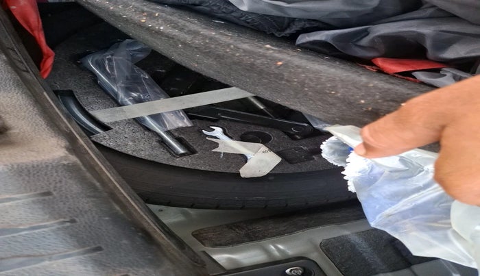 2024 Mahindra XUV 3XO MX3 Pro 1.2 L TCMPFi, Petrol, Manual, 9,953 km, tyre