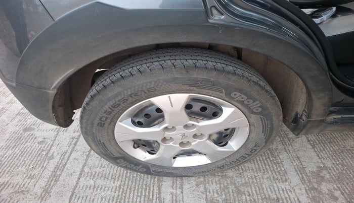 2024 Mahindra XUV 3XO MX3 Pro 1.2 L TCMPFi, Petrol, Manual, 9,953 km, tyre