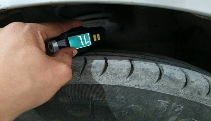 2012 Maruti Swift Dzire VXI, Petrol, Manual, 1,04,965 km, tyre