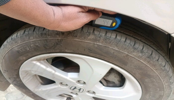 2014 Honda City 1.5L I-VTEC V MT, Petrol, Manual, 1,27,078 km, tyre