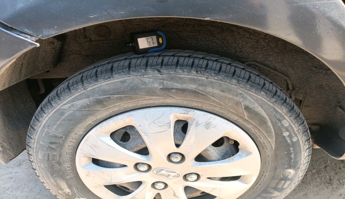 2012 Hyundai i10 MAGNA 1.2, Petrol, Manual, 1,03,381 km, tyre