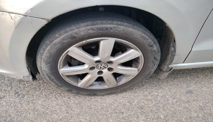 2011 Volkswagen Vento HIGHLINE 1.6 MPI, Petrol, Manual, 94,068 km, tyre