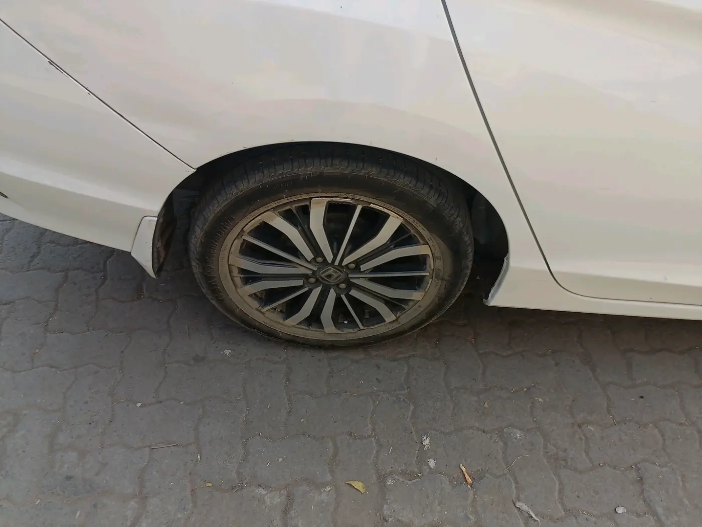 2017 Honda City 1.5L I-DTEC ZX, Diesel, Manual, 1,91,539 km, tyre