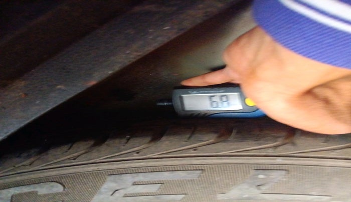 2011 Volkswagen Polo HIGHLINE 1.6L, Petrol, Manual, 55,068 km, tyre